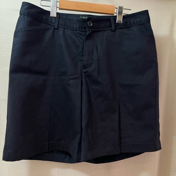 ⚫️ BOGO Eddie Bauer Women’s Black Shorts with pockets size 10 - Picture 1 of 6